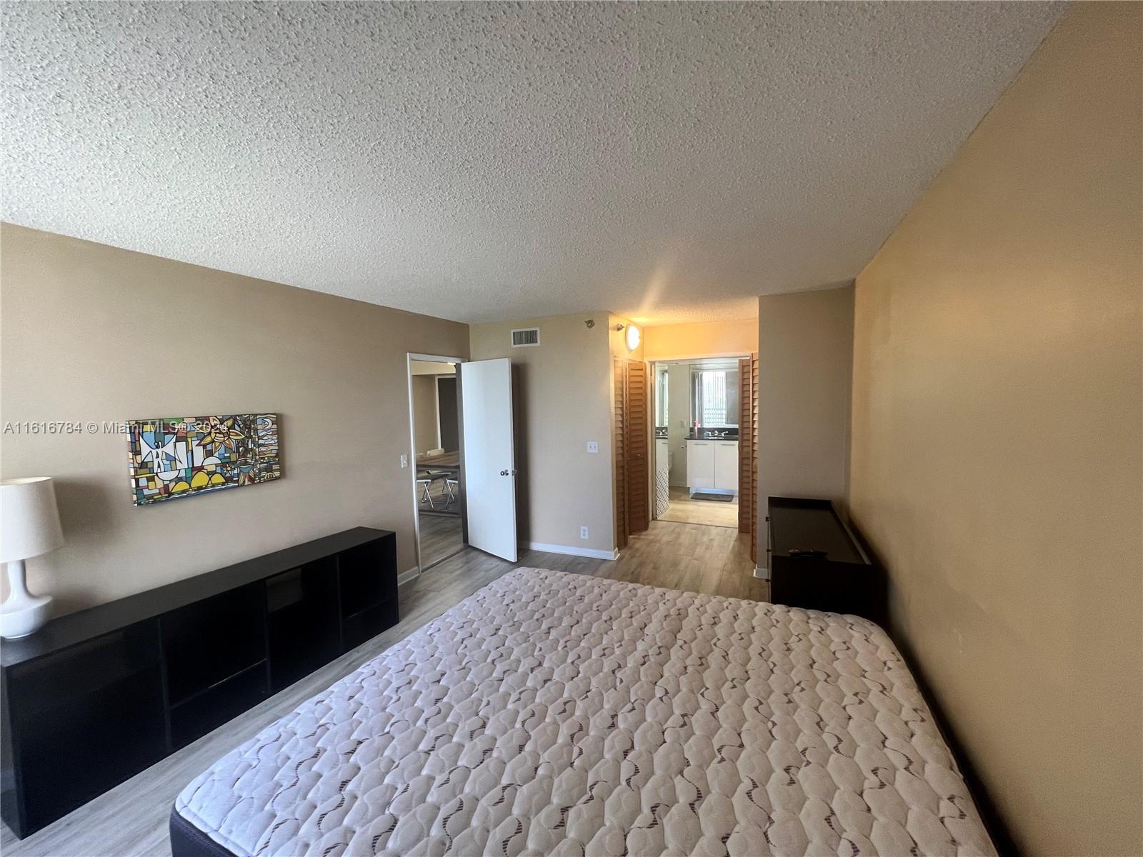 PARC CENTRAL AVENTURA SOU - Residential Lease