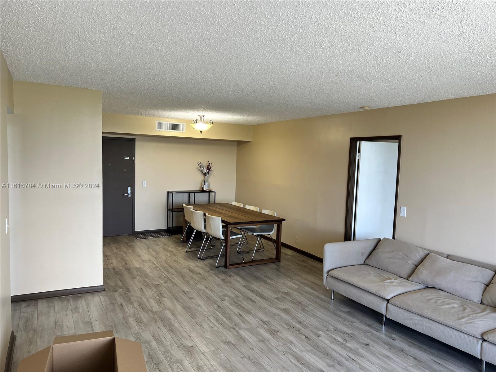 PARC CENTRAL AVENTURA SOU - Residential Lease