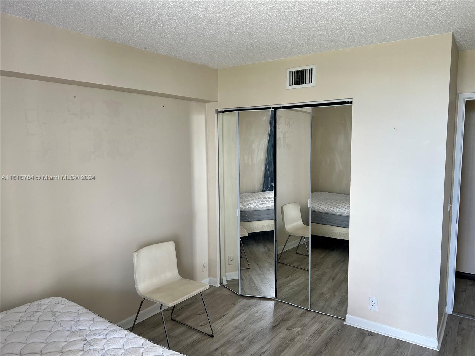 PARC CENTRAL AVENTURA SOU - Residential Lease