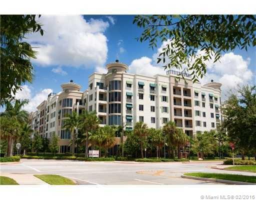 Beautiful 1 Bedroom 1 Bath Veranda at plantation Concierge Service Clubroom, Resort style pool Fitness room,Assigned covered parking ,Walking distance to shopping centers. laminate flooring  Dining room,Living room ,Bedroom, Kitchen W/ Stainless appliances ,granite counters & lots of cabinet space ,Parking garage, Located on a 2 acre lake Gorgeous views of courtyard and swimming pool Surrounded by lush tropical palm trees,Located adjacent to shopping plaza and restaurants. Credit score must be 650