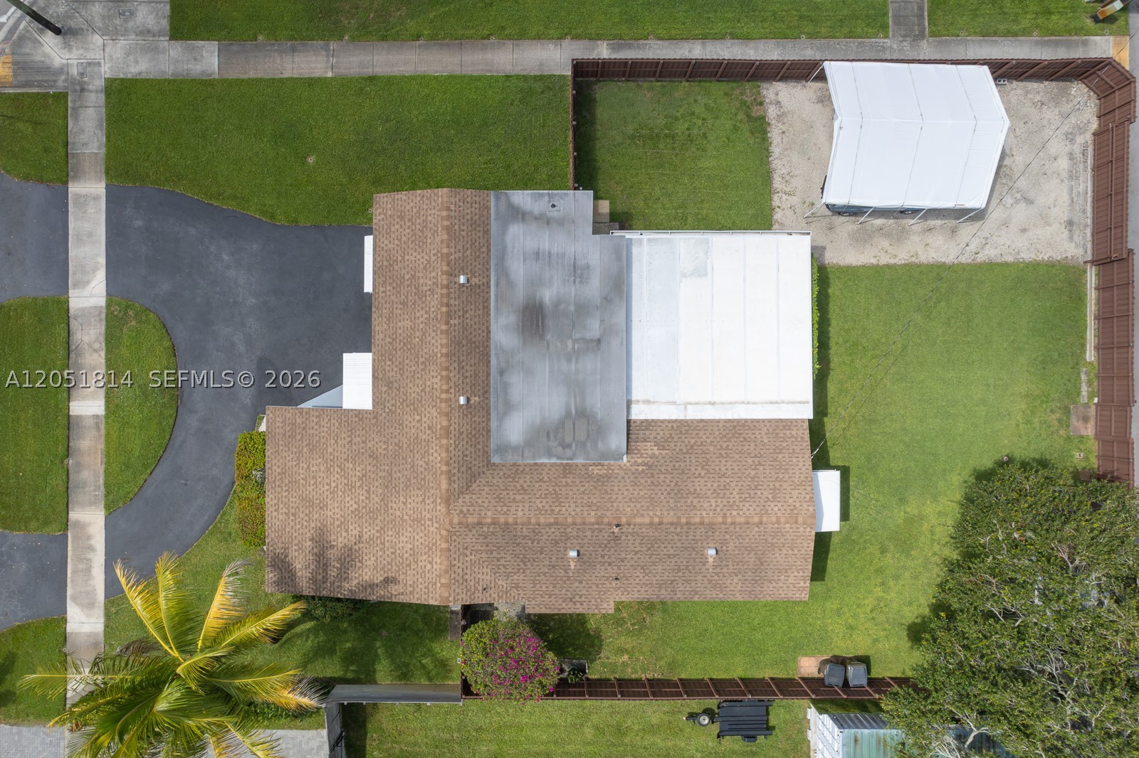 HOLLYWOOD HILLS - Residential