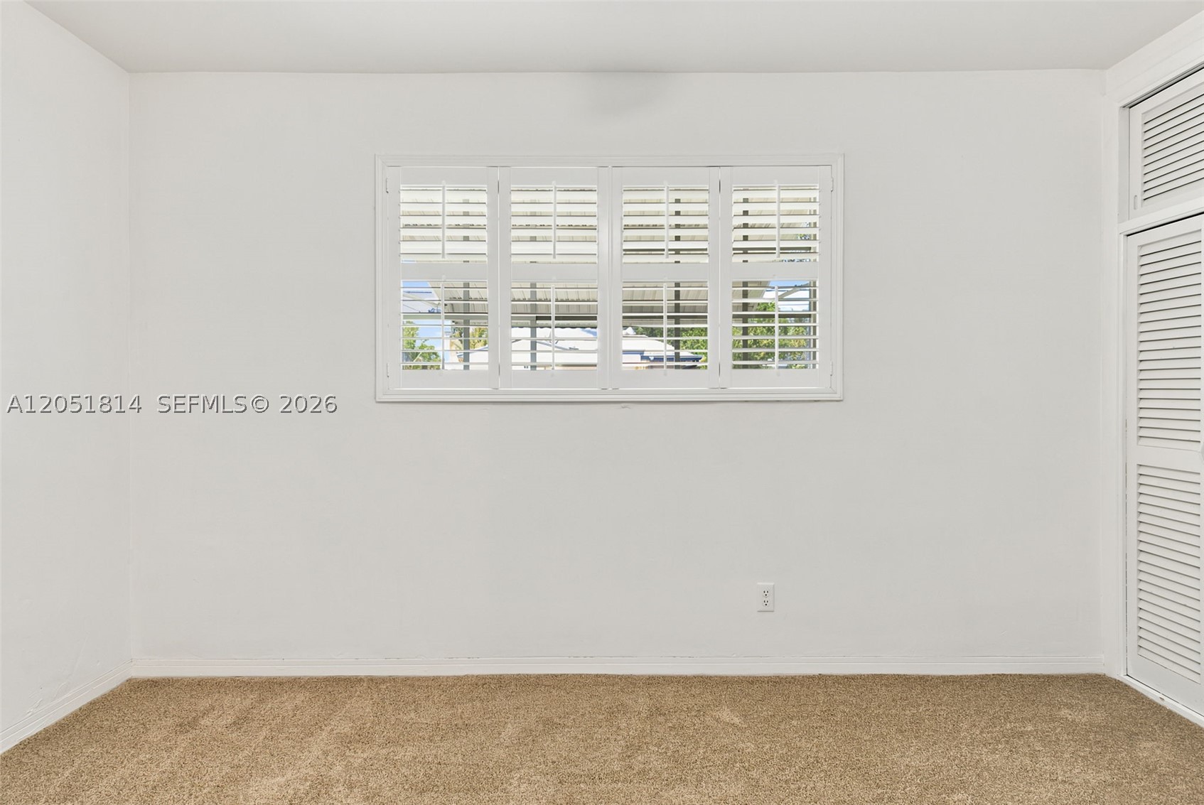 HOLLYWOOD HILLS - Residential