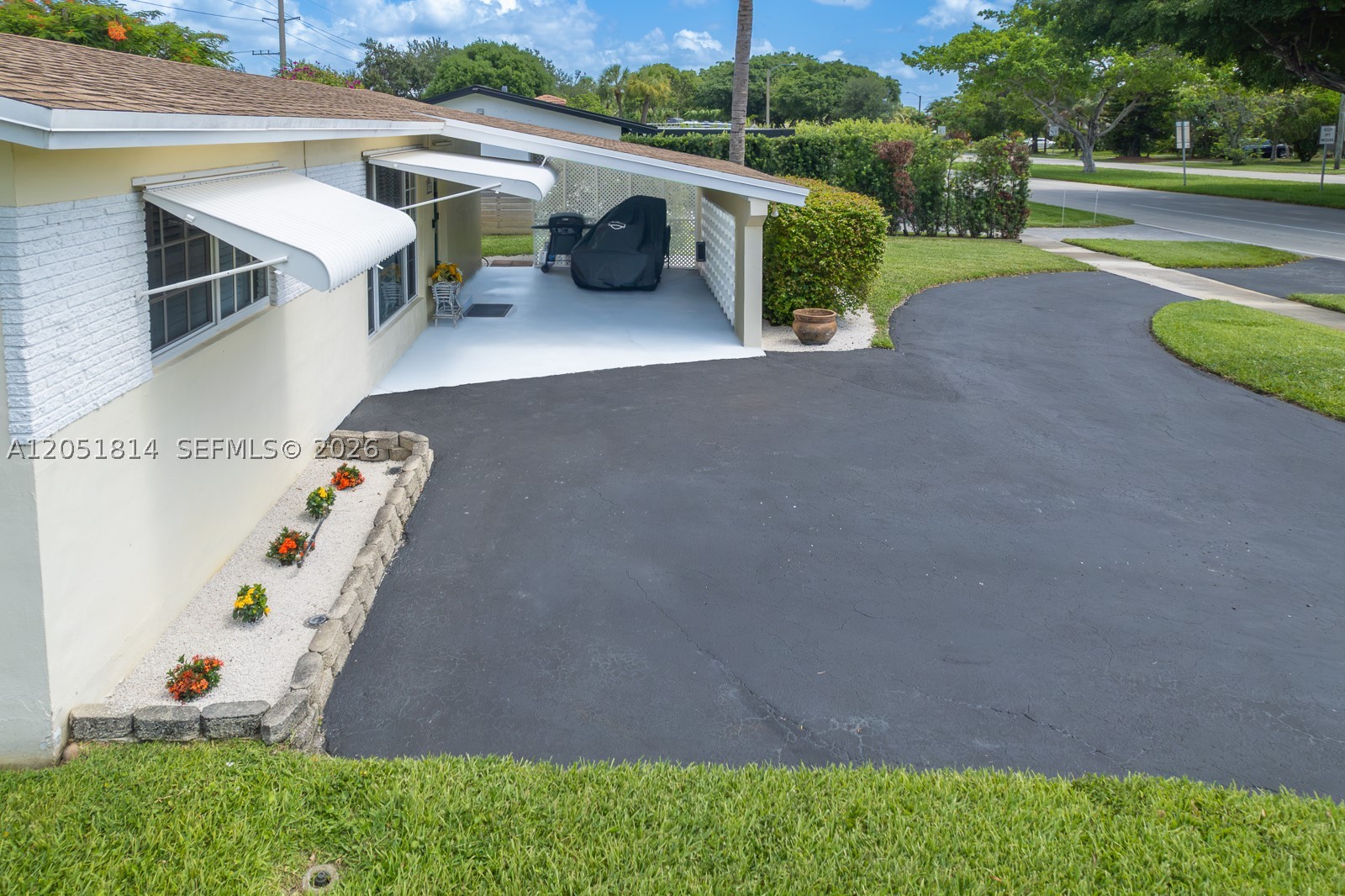 HOLLYWOOD HILLS - Residential