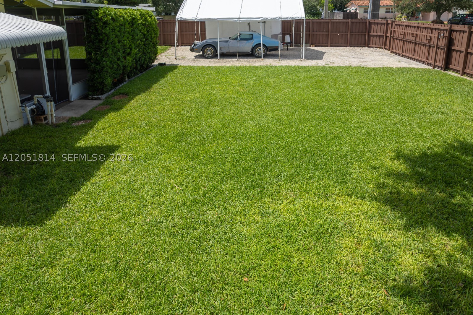 HOLLYWOOD HILLS - Residential
