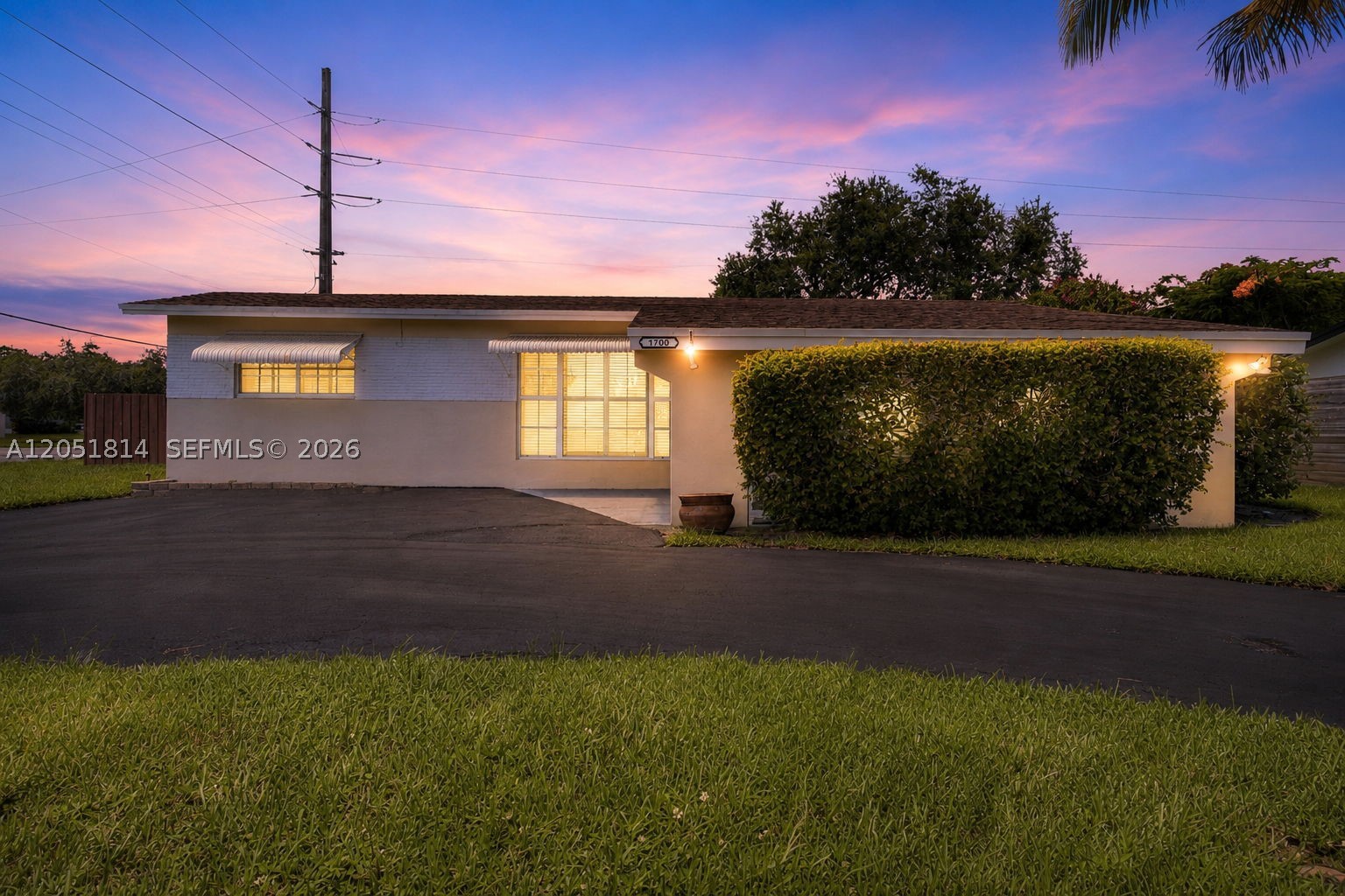 HOLLYWOOD HILLS - Residential