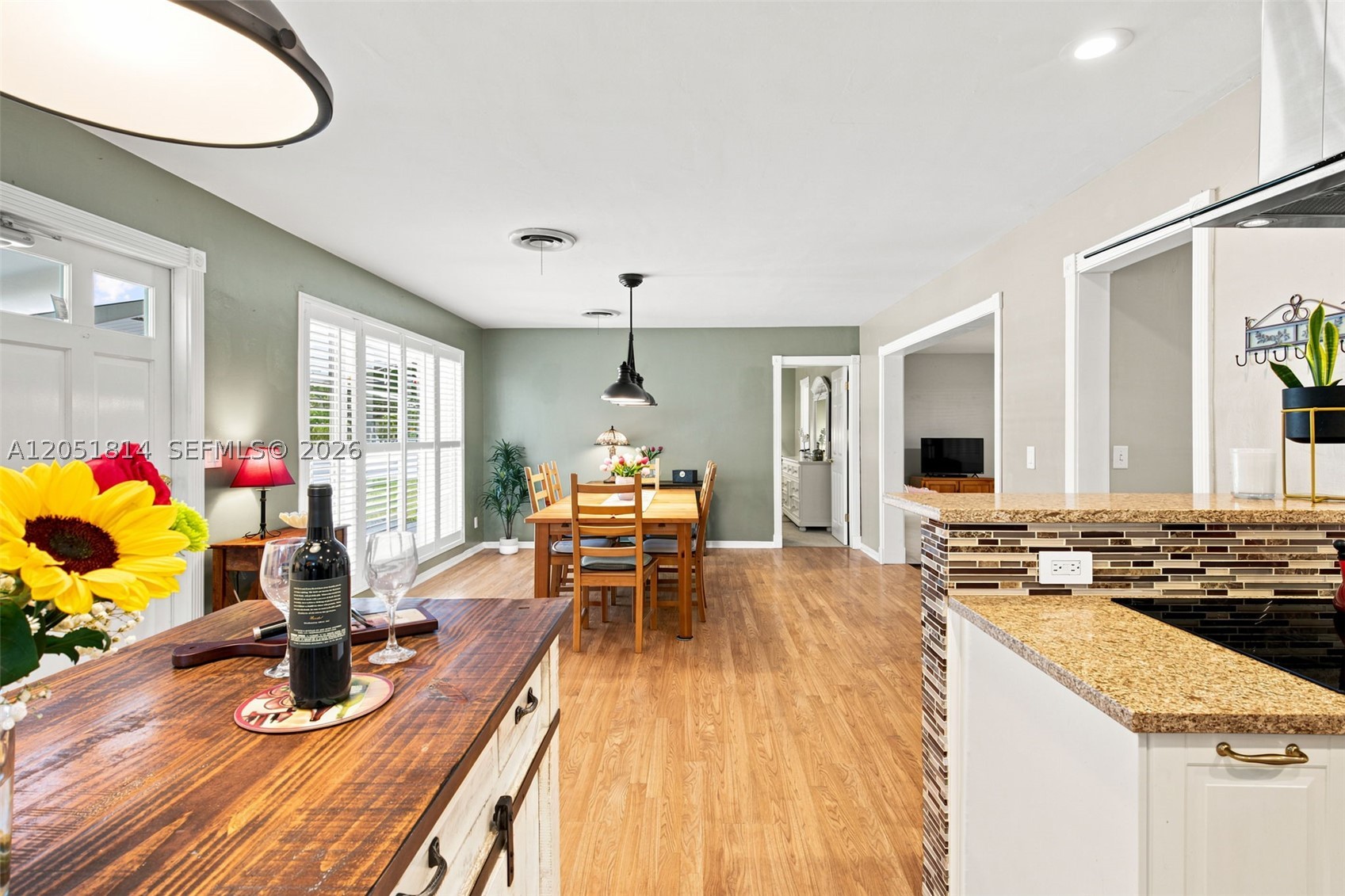 HOLLYWOOD HILLS - Residential