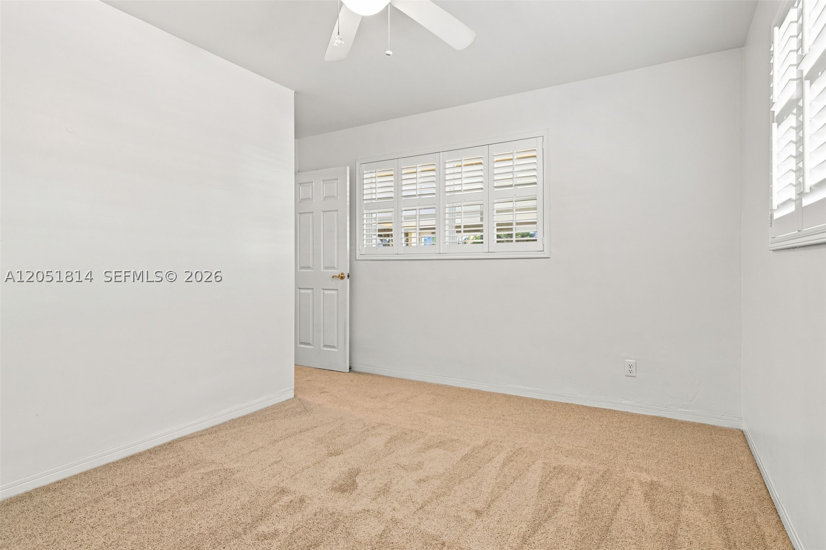 HOLLYWOOD HILLS - Residential