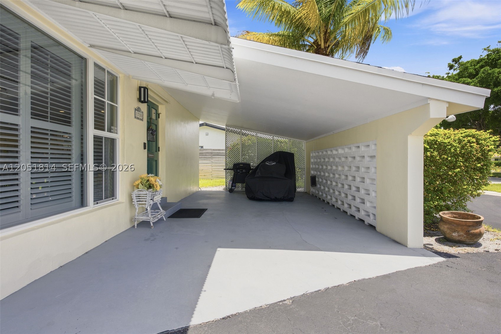 HOLLYWOOD HILLS - Residential