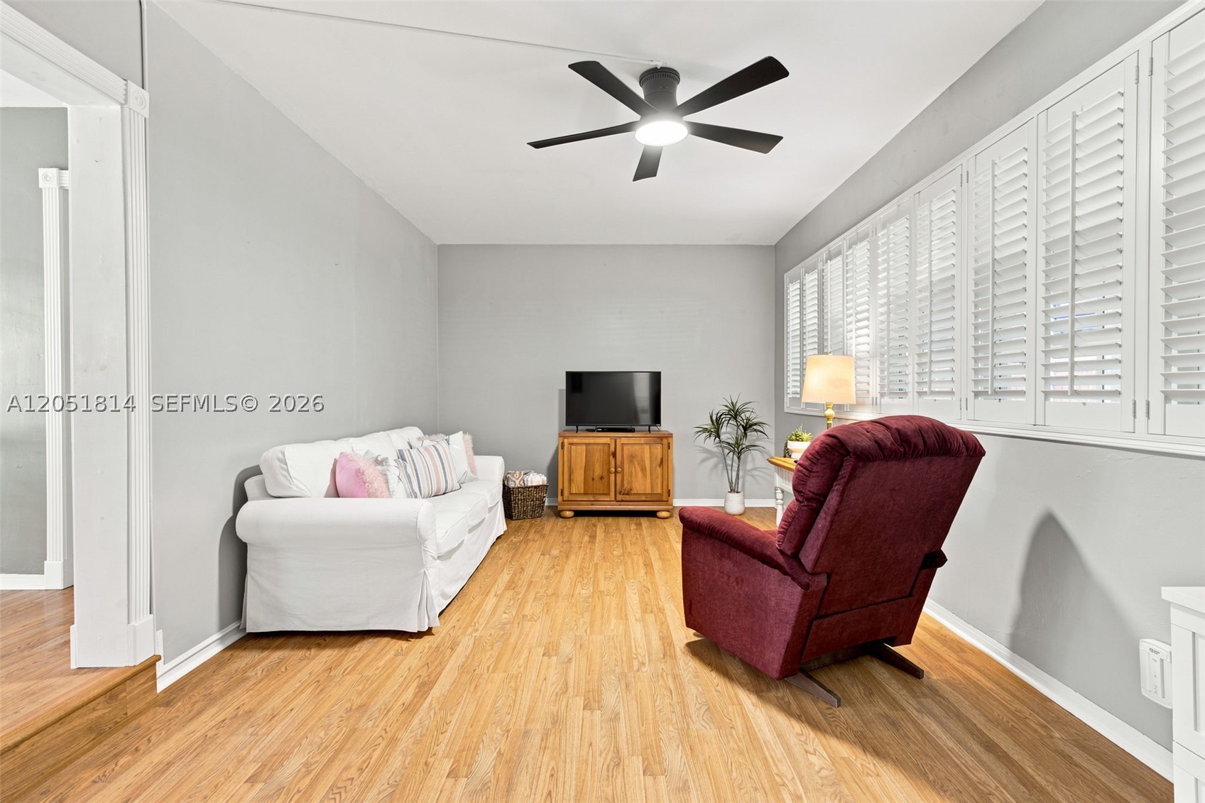 HOLLYWOOD HILLS - Residential
