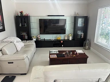 DEVON-AIRE ESTATES SEC 6 - Residential Lease