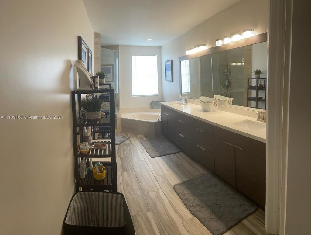 WEITZER HAMMOCKS HOMES SE - Residential