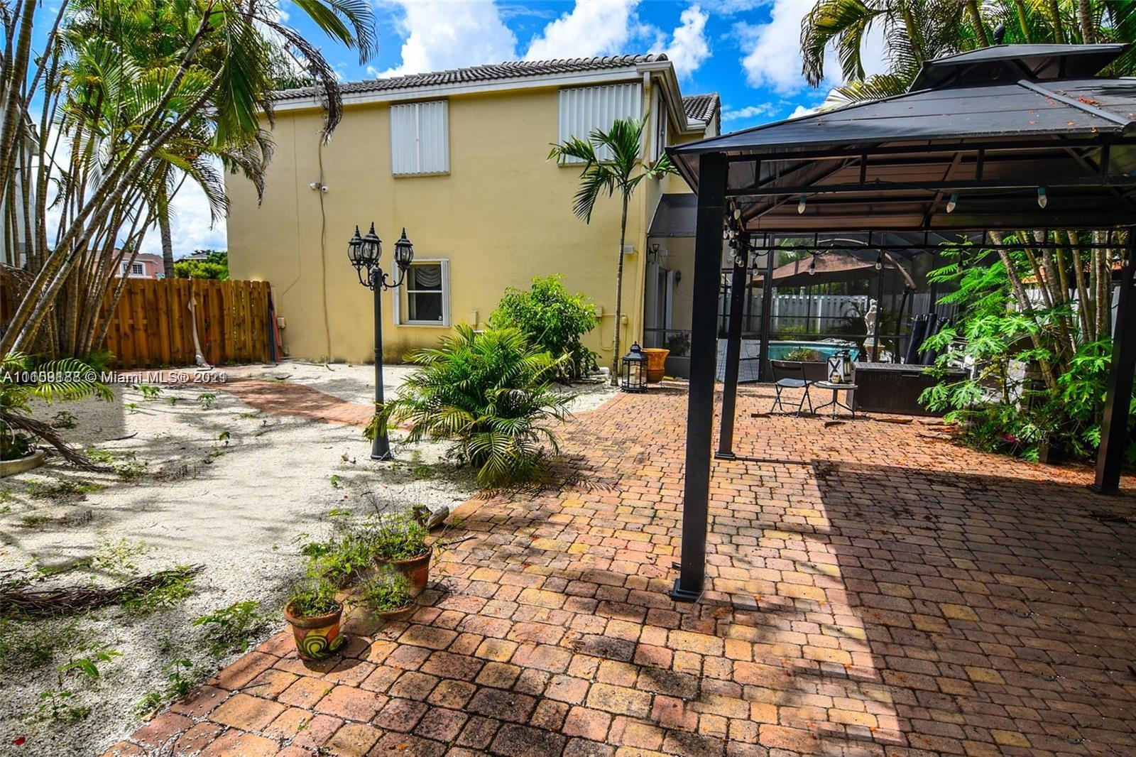 WEITZER HAMMOCKS HOMES SE - Residential