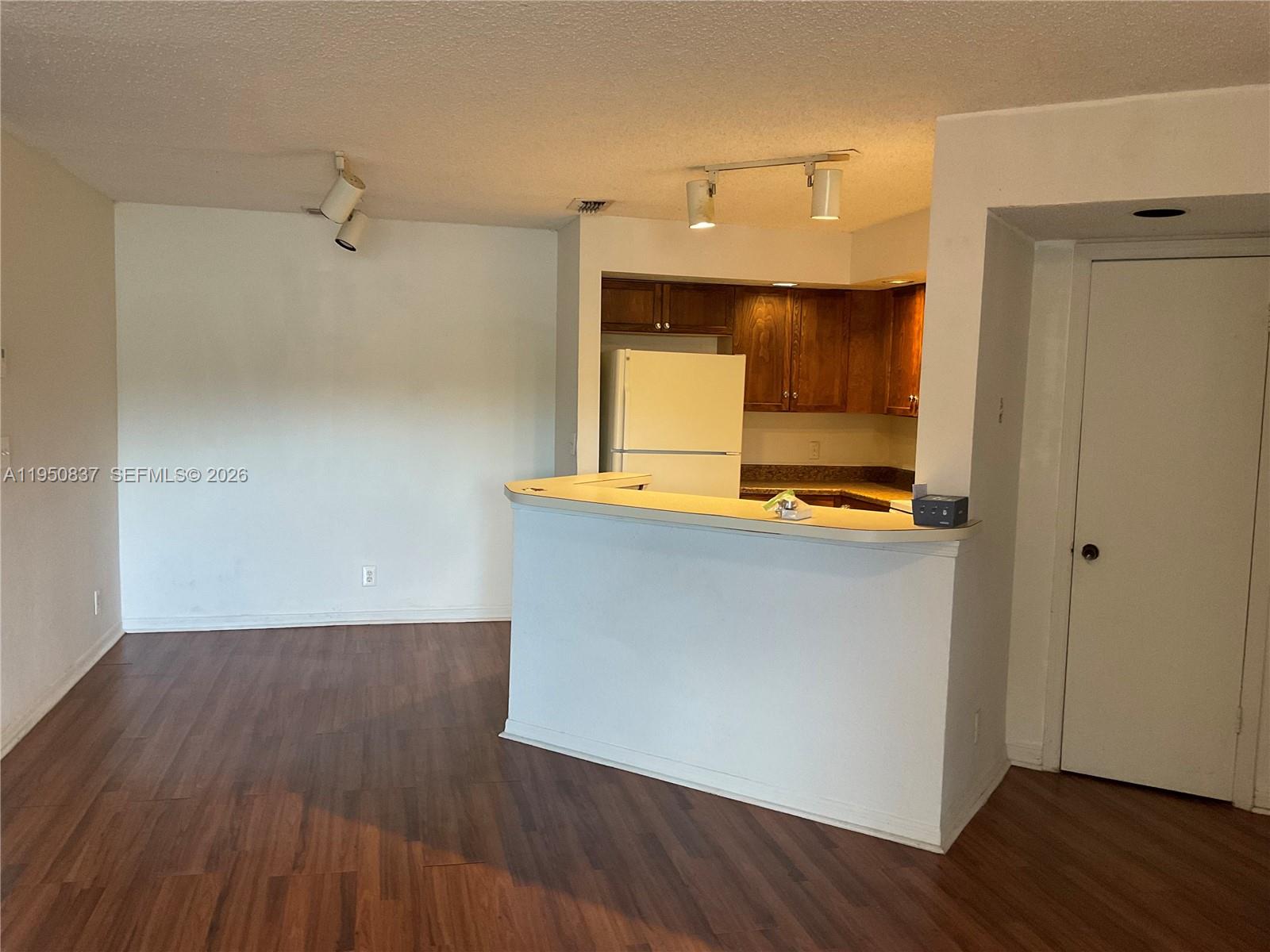 CORAL KEY CONDO - Residential