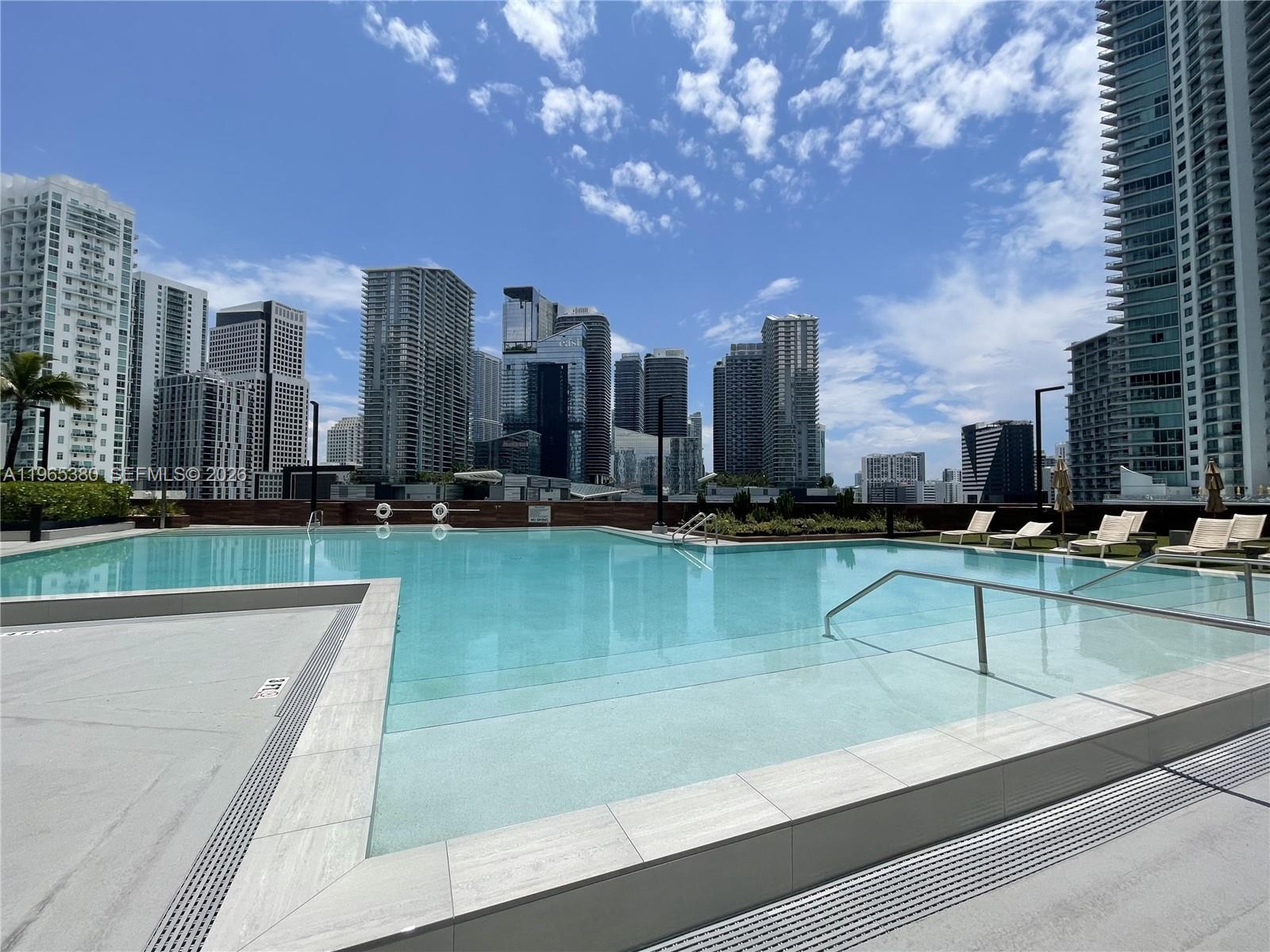 WIND CONDO - Residential