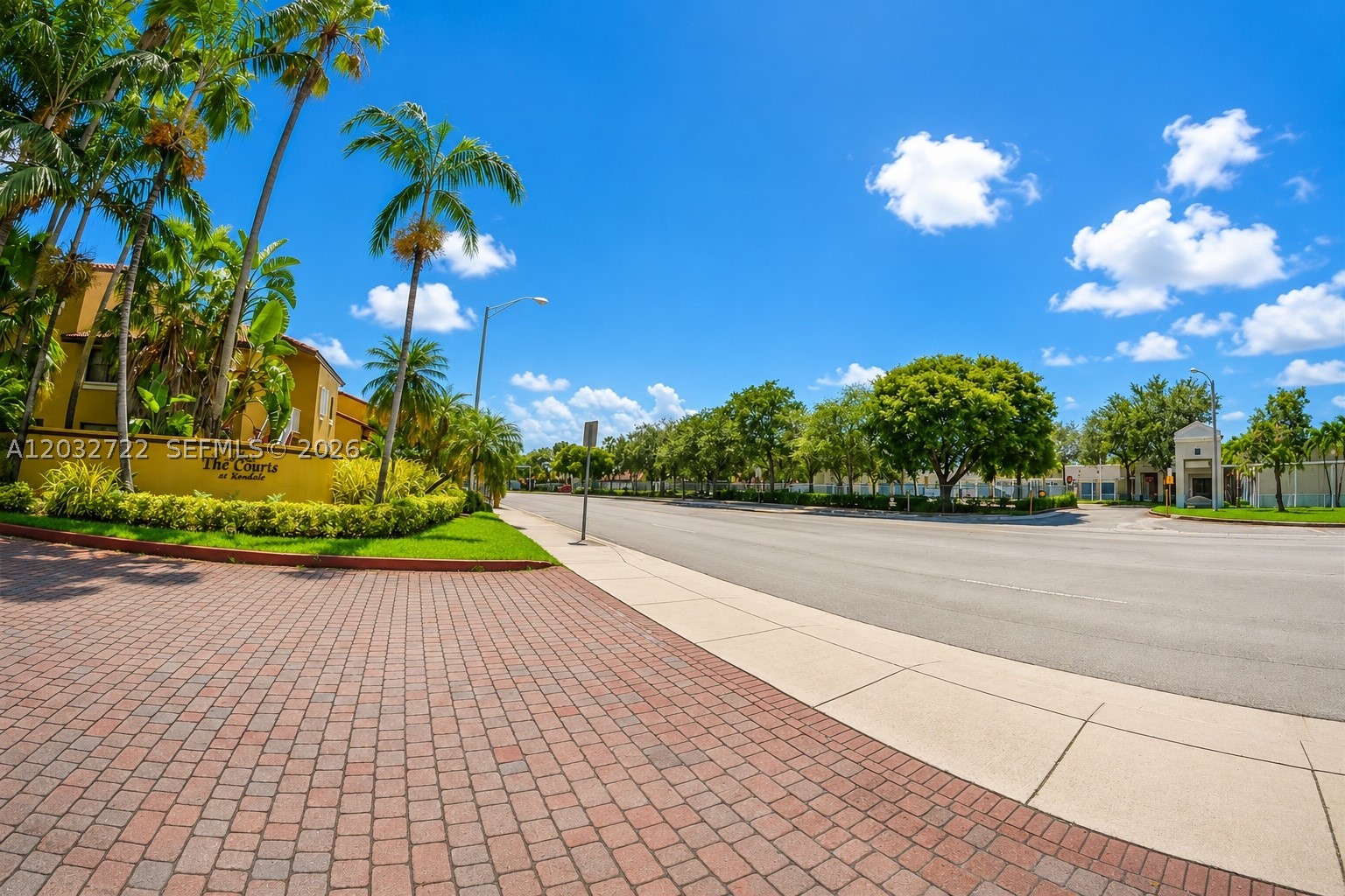 THE COURTS AT KENDALL CON - Residential