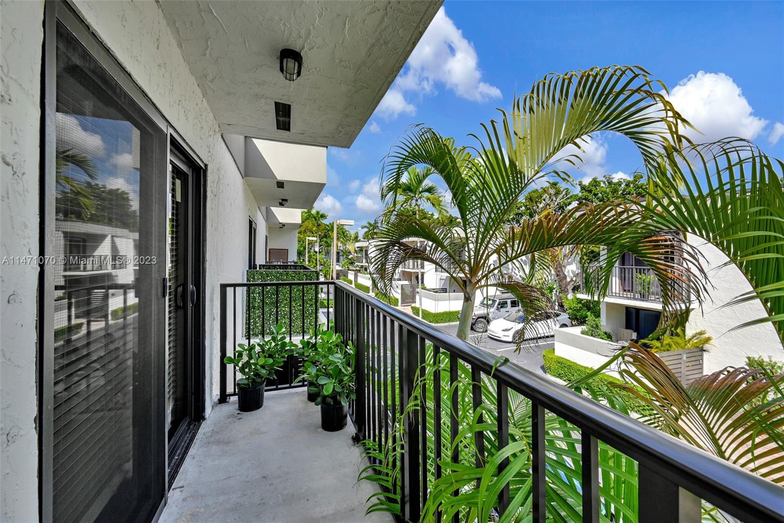 GROVE PARADISE CONDO - Residential