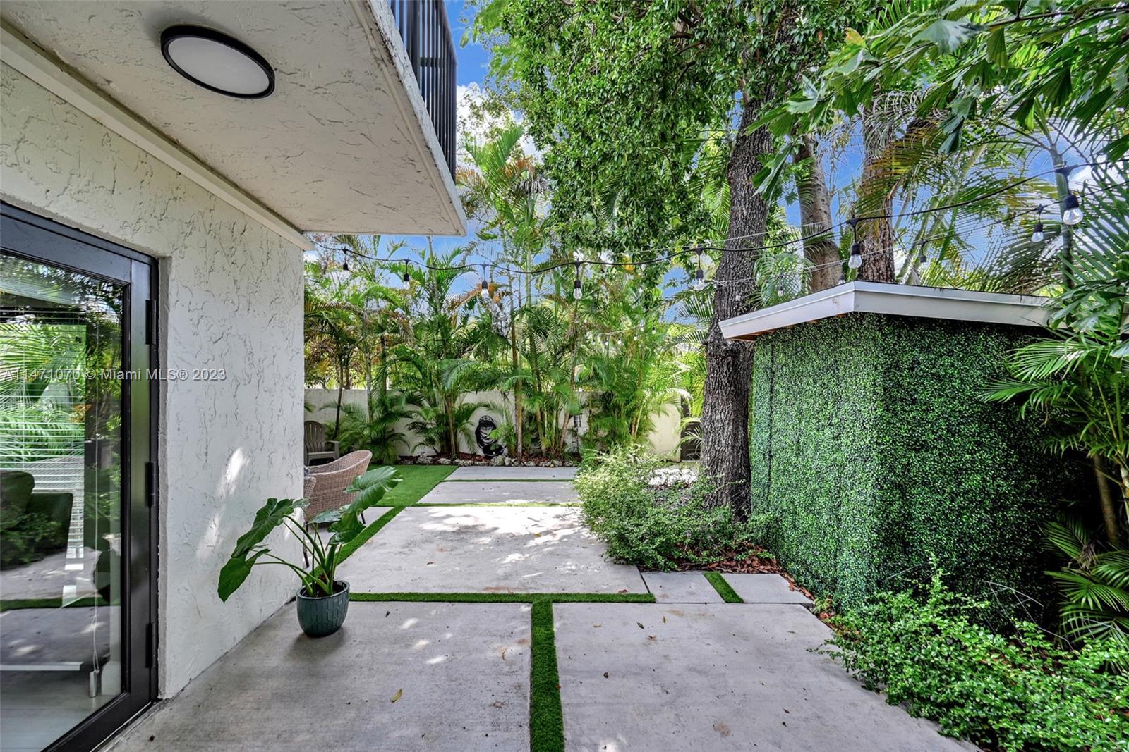 GROVE PARADISE CONDO - Residential