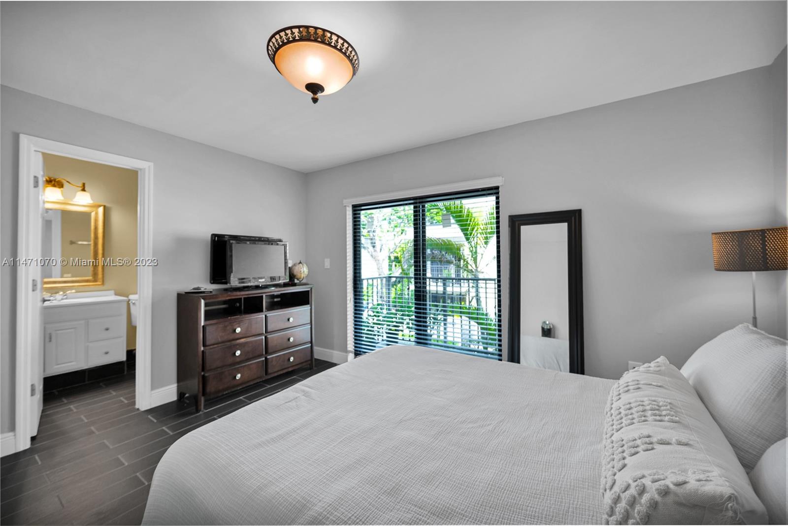 GROVE PARADISE CONDO - Residential