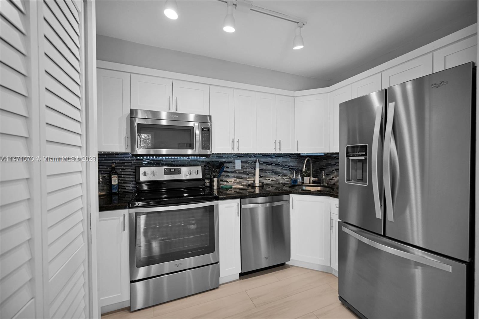 GROVE PARADISE CONDO - Residential