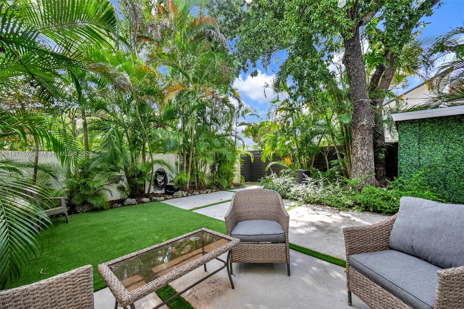 GROVE PARADISE CONDO - Residential