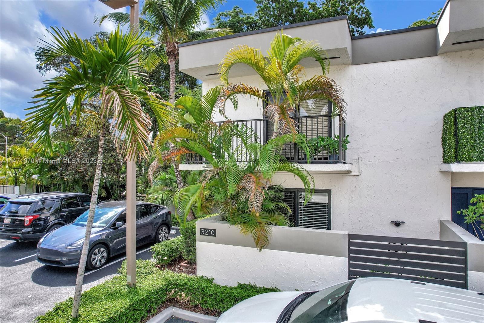 GROVE PARADISE CONDO - Residential