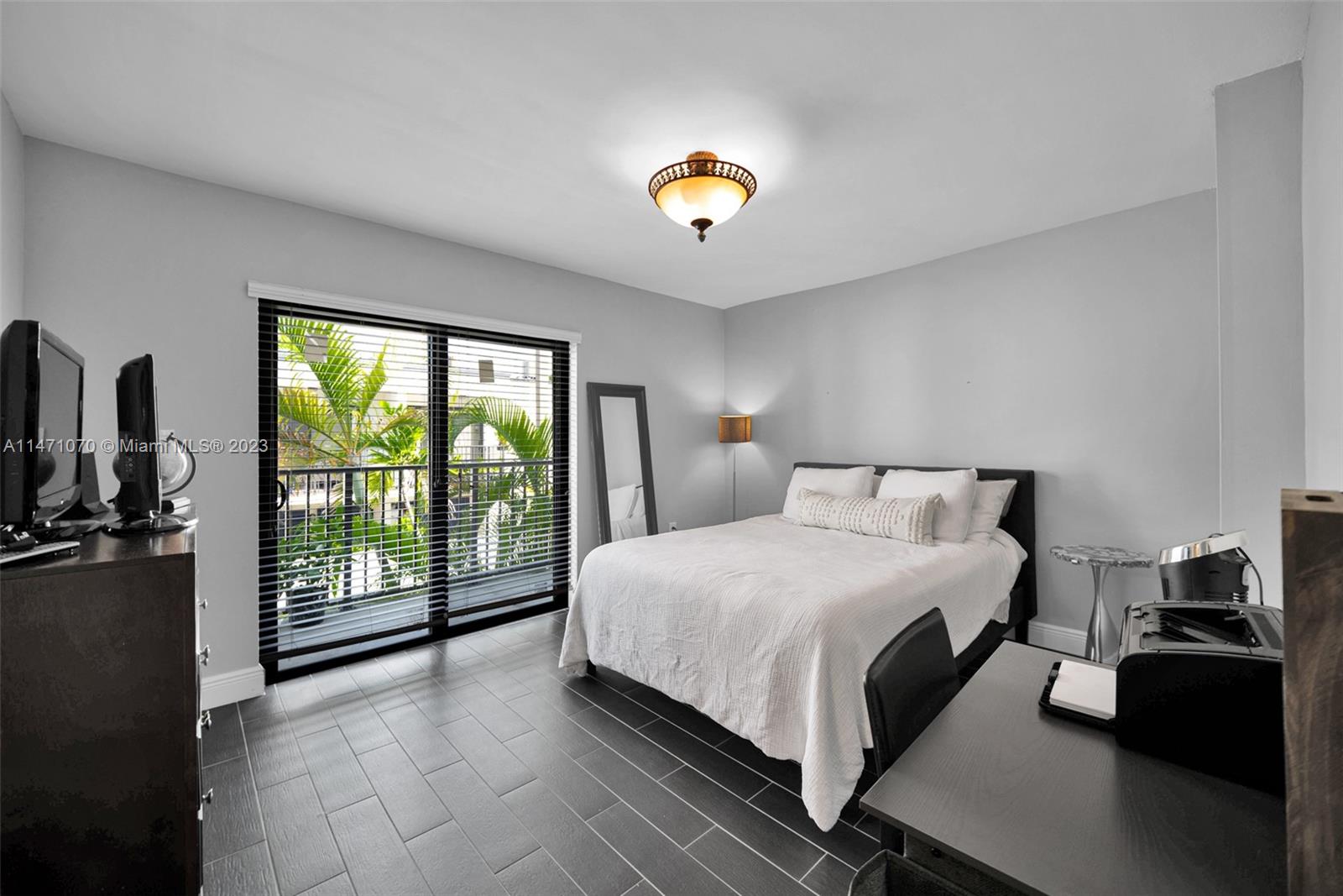 GROVE PARADISE CONDO - Residential