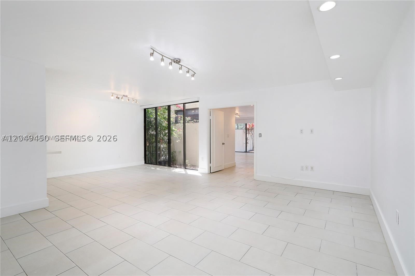 DADELAND WALK - Residential Lease