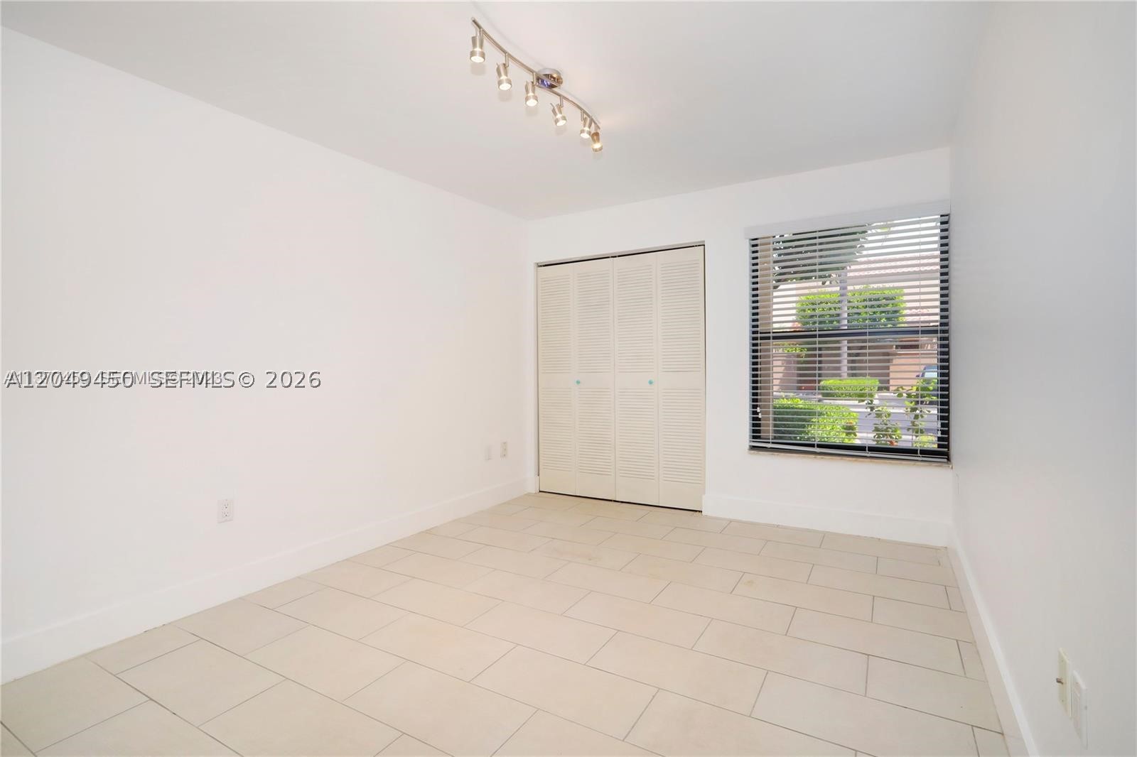 DADELAND WALK - Residential Lease