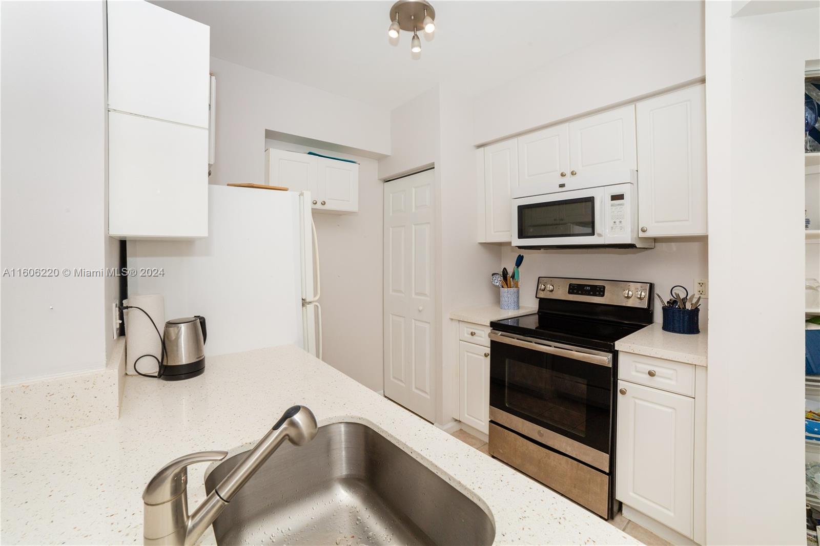 PORTO BELLAGIO CONDO - Residential Lease