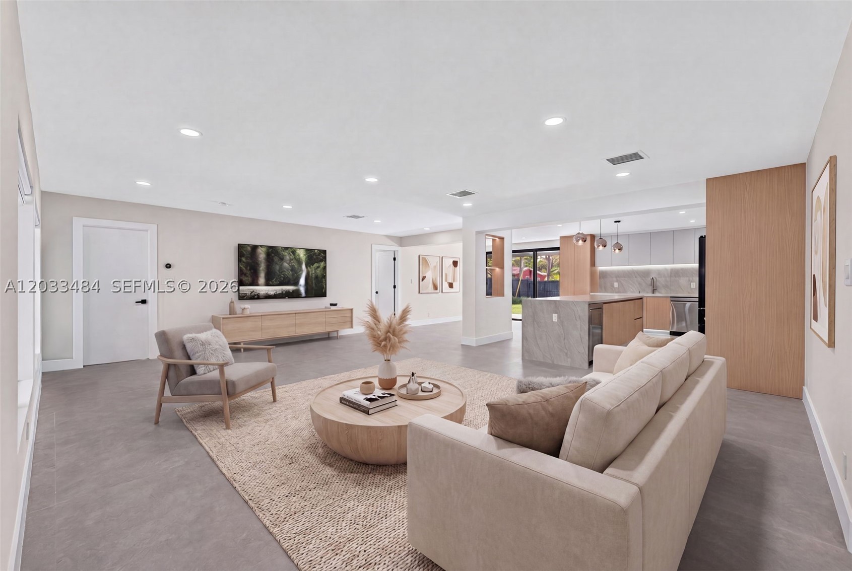 HOLLYWOOD HILLS - Residential