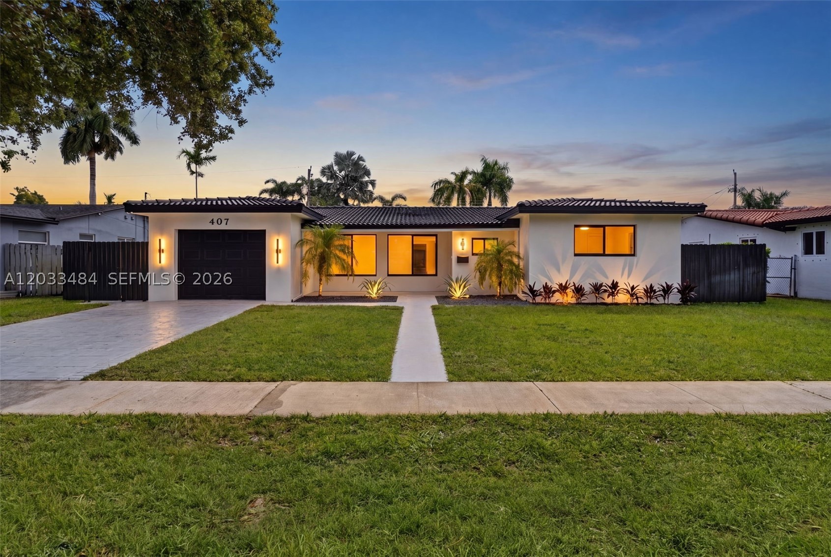 HOLLYWOOD HILLS - Residential