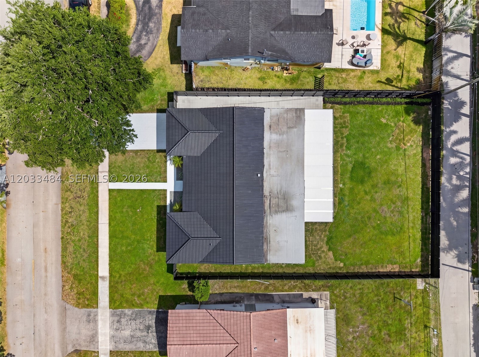 HOLLYWOOD HILLS - Residential