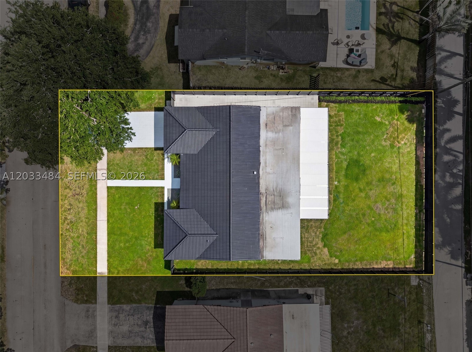 HOLLYWOOD HILLS - Residential