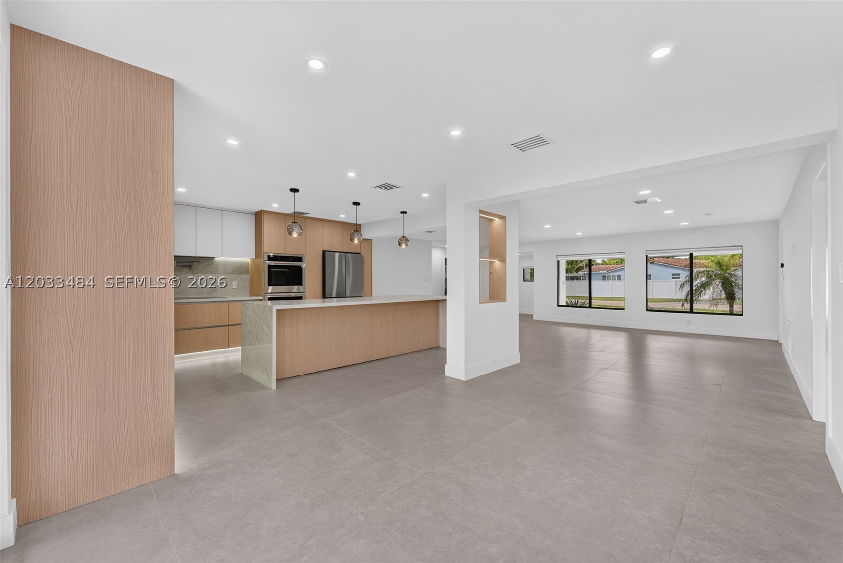 HOLLYWOOD HILLS - Residential