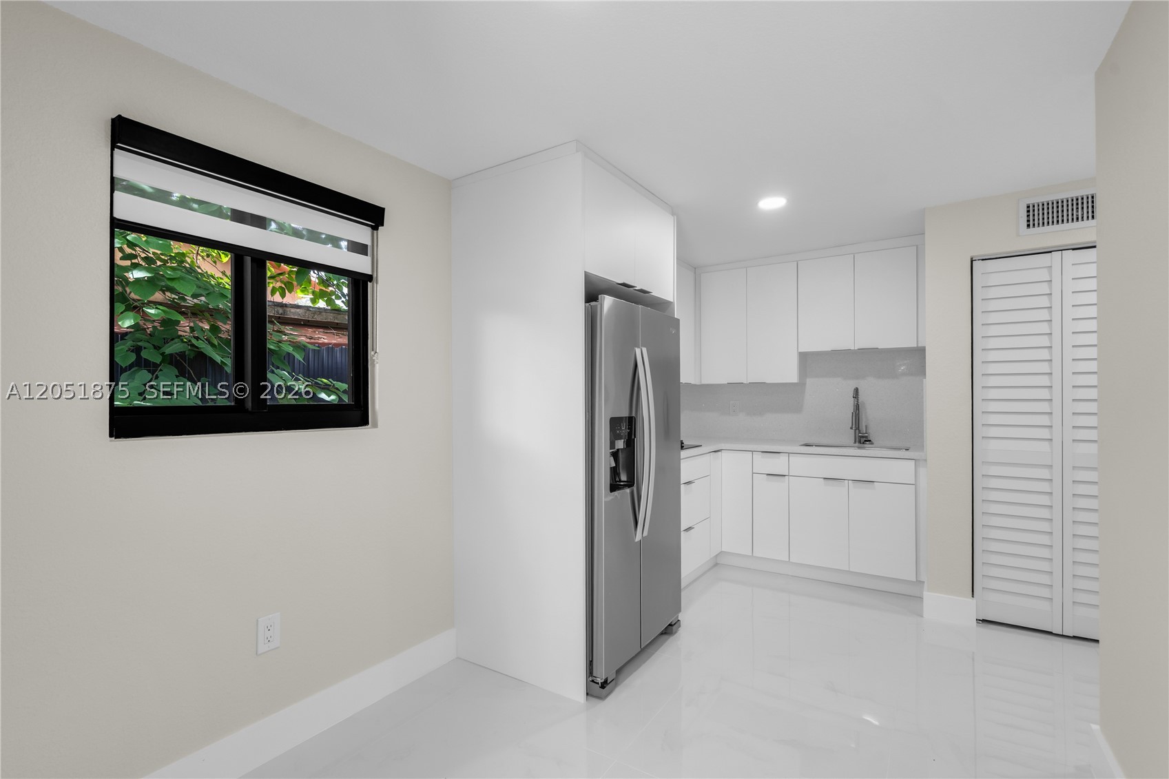 SOUTH BAY ESTATES - Residential Lease