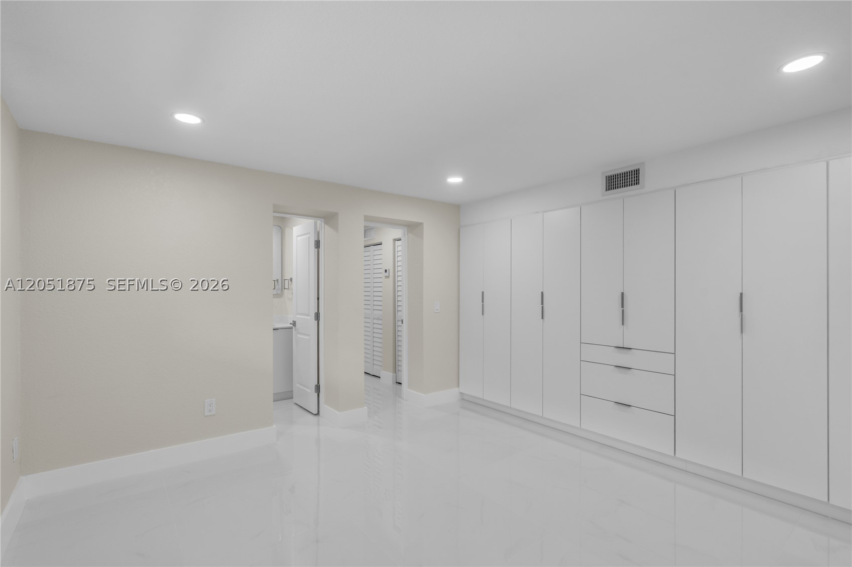SOUTH BAY ESTATES - Residential Lease
