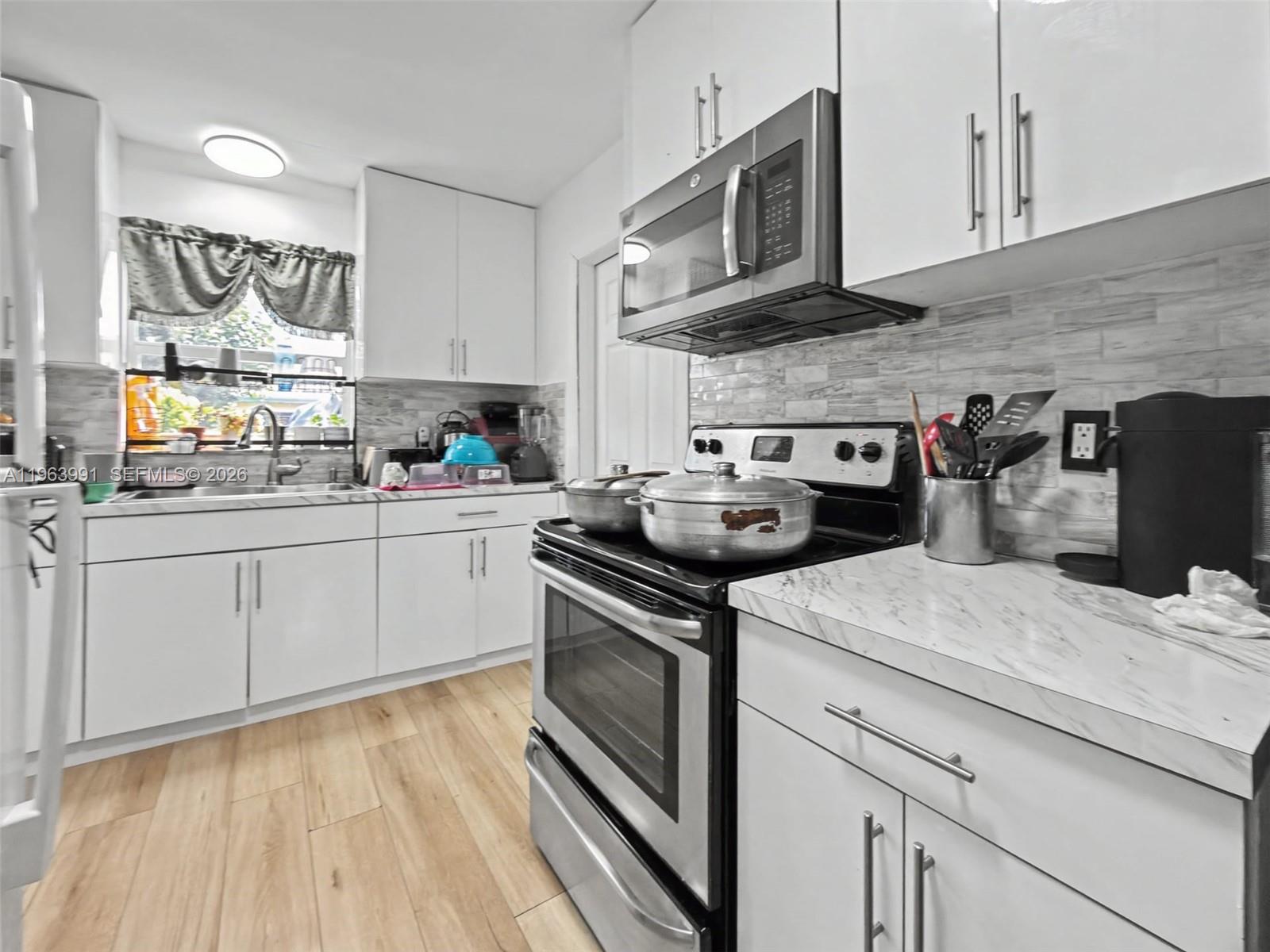 MEADOW WOOD MANOR SEC I - Residential