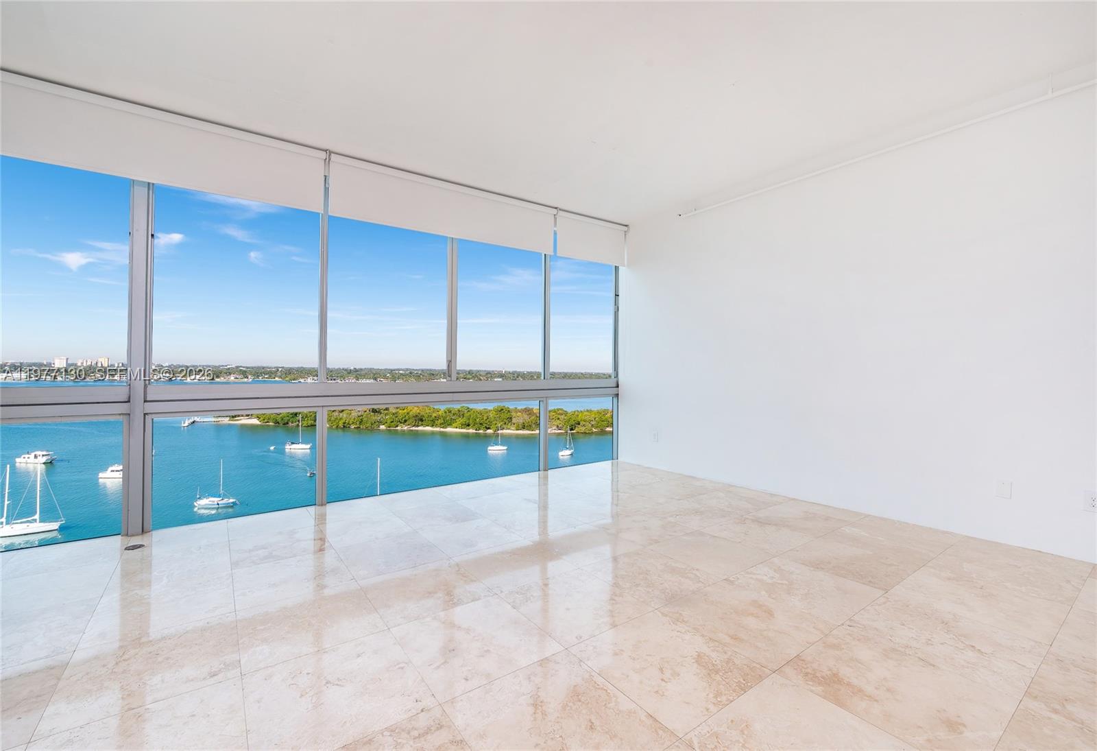 SPACE 01 CONDO - Residential