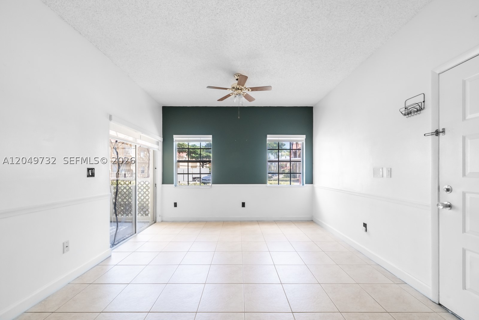 LA HACIENDA COUNTRY CLUB - Residential Lease