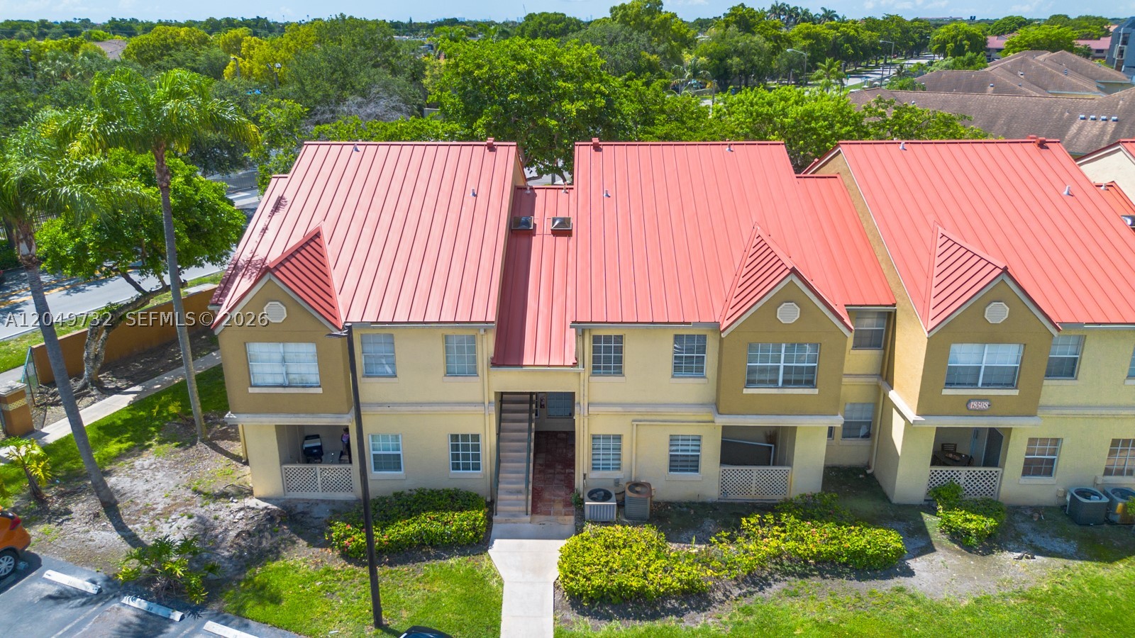 LA HACIENDA COUNTRY CLUB - Residential Lease