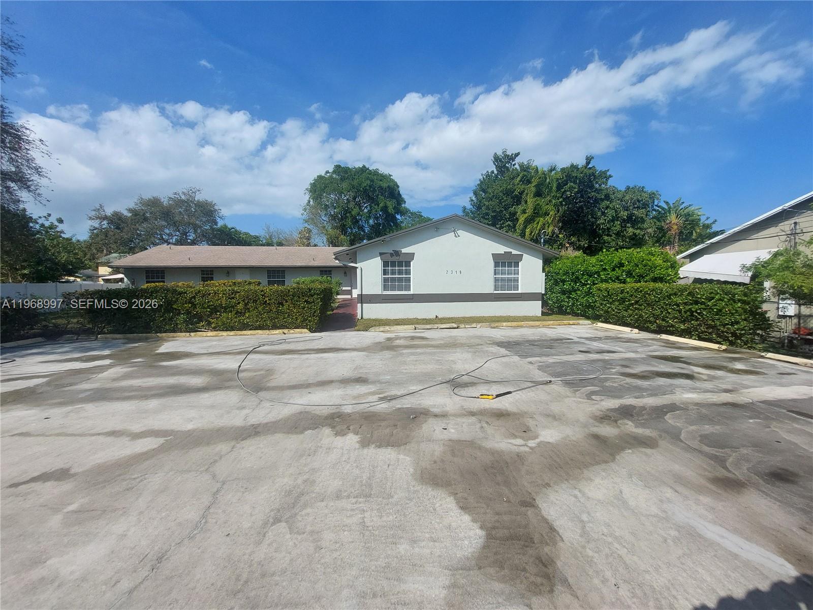 DIXIE GARDENS - Residential Lease