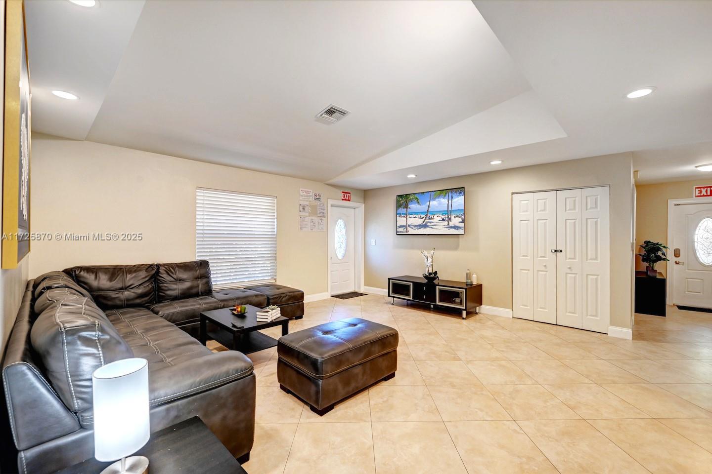 HOLLYWOOD BEACH PARK - Residential