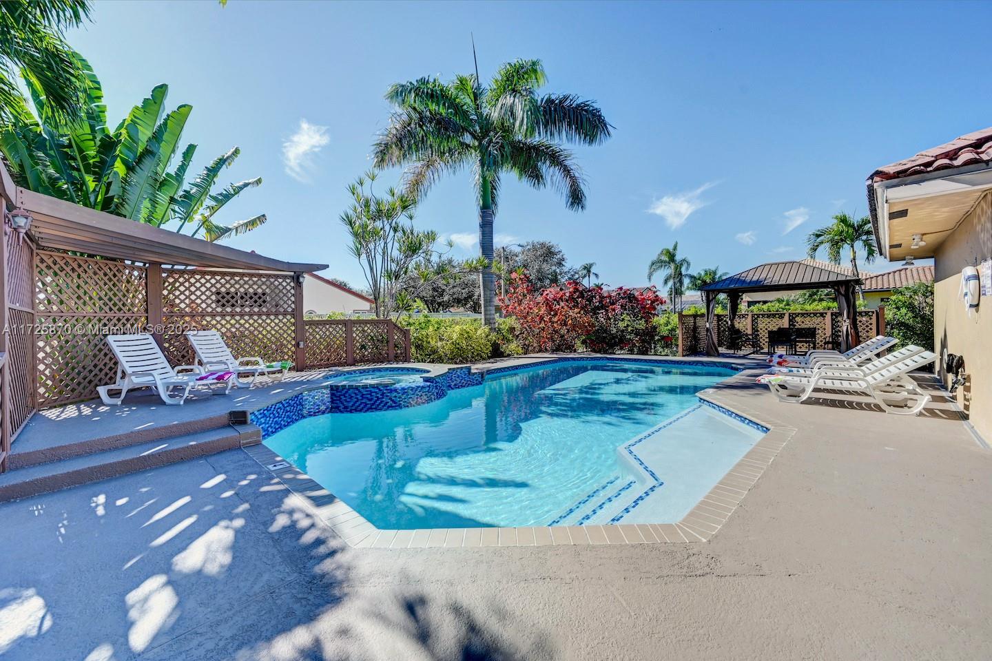 HOLLYWOOD BEACH PARK - Residential