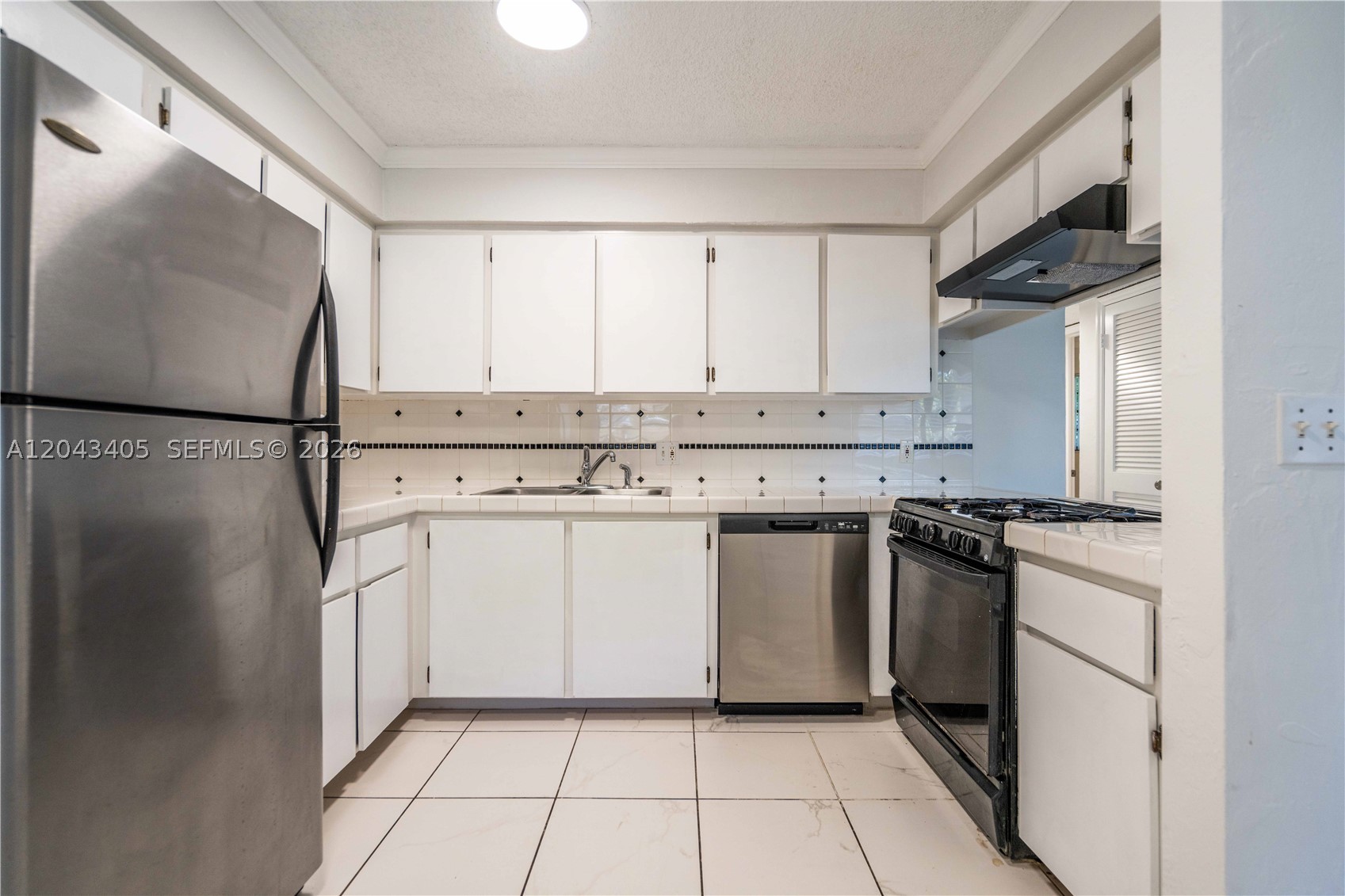 CHATEAU GROVE CONDO - Residential Lease