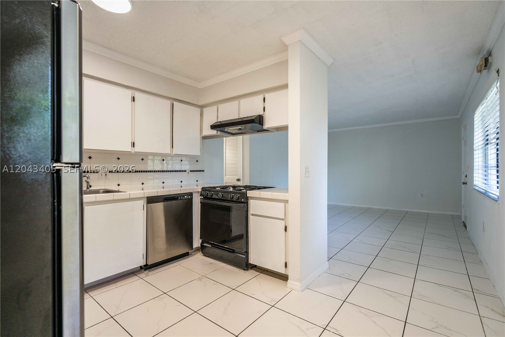 CHATEAU GROVE CONDO - Residential Lease