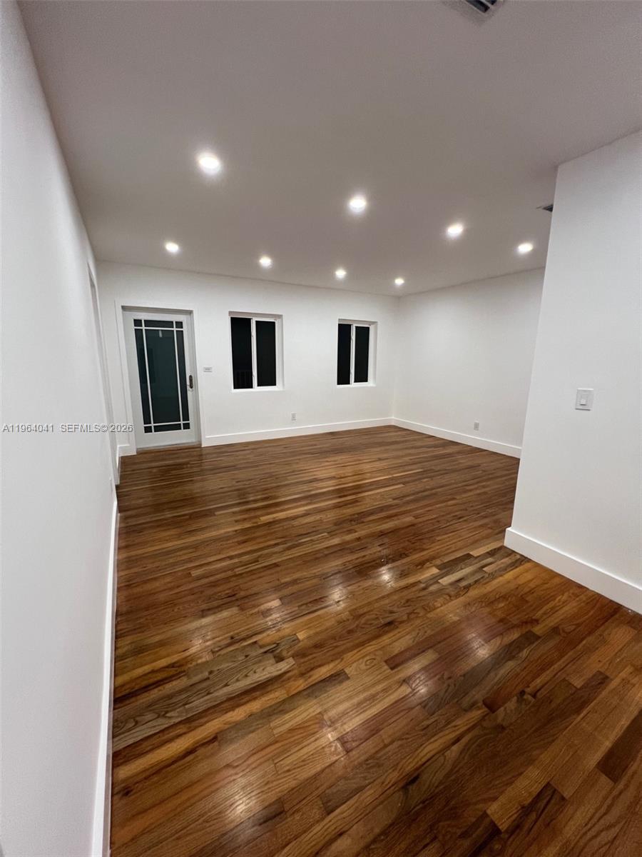 COUNTRY CLUB EST SEC 2 - Residential Lease