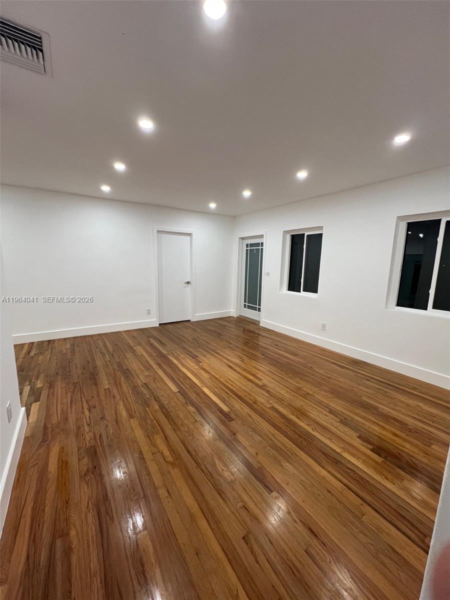 COUNTRY CLUB EST SEC 2 - Residential Lease