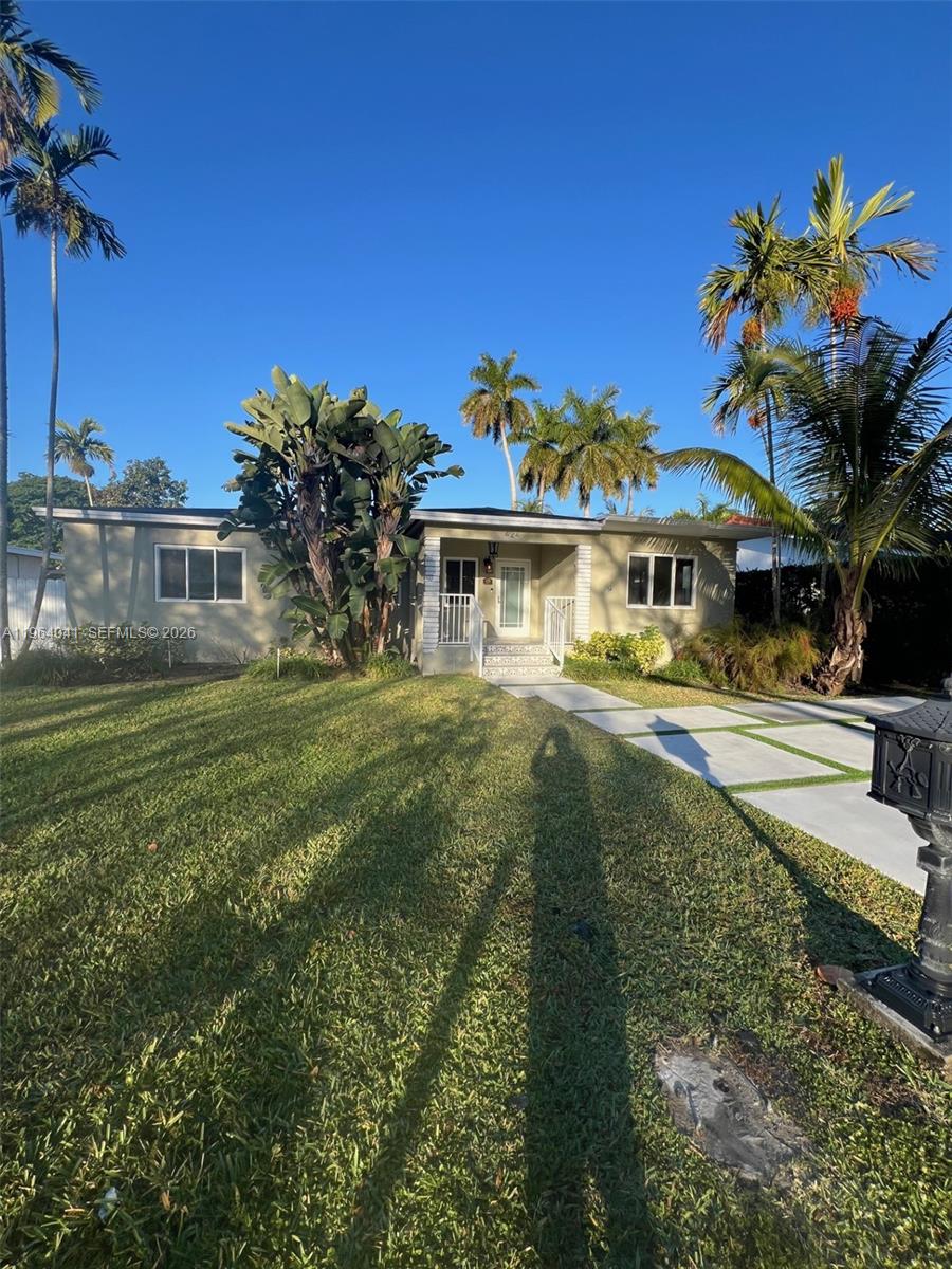 COUNTRY CLUB EST SEC 2 - Residential Lease