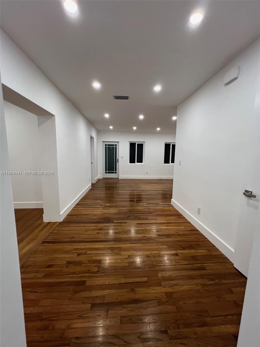 COUNTRY CLUB EST SEC 2 - Residential Lease