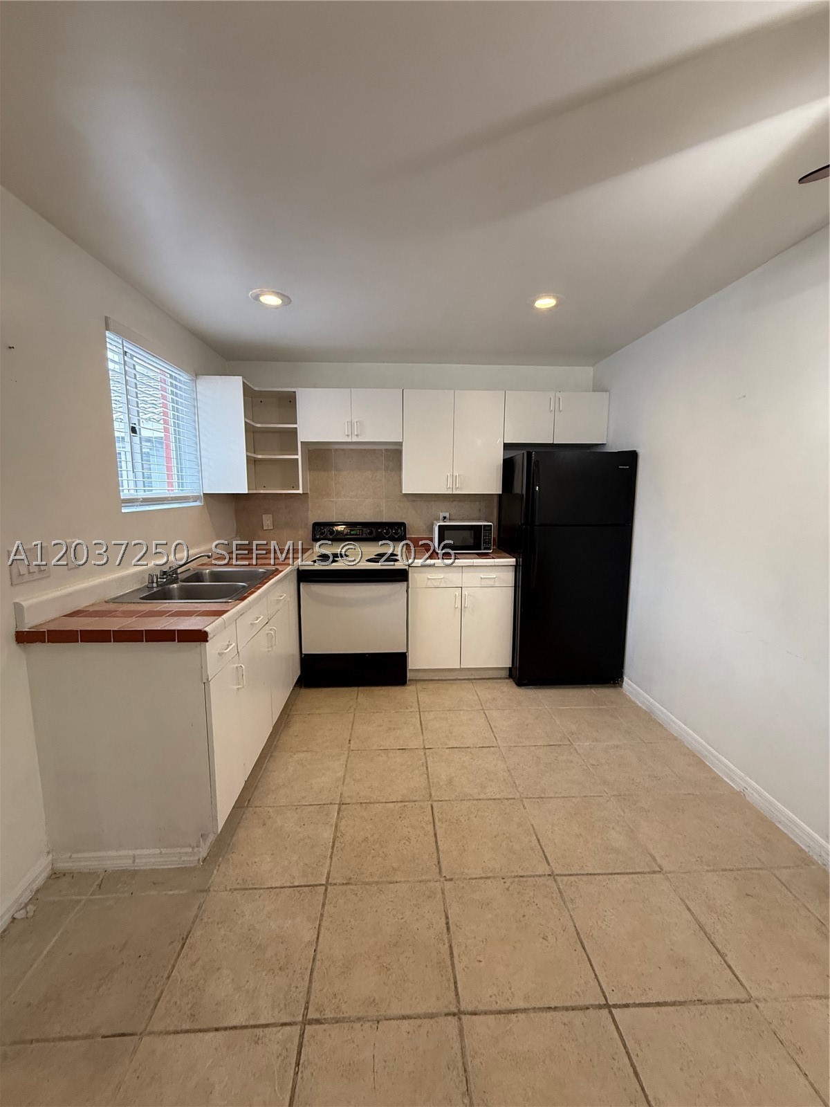 WEST MILLER HEIGHTS SEC 1 - Residential Lease